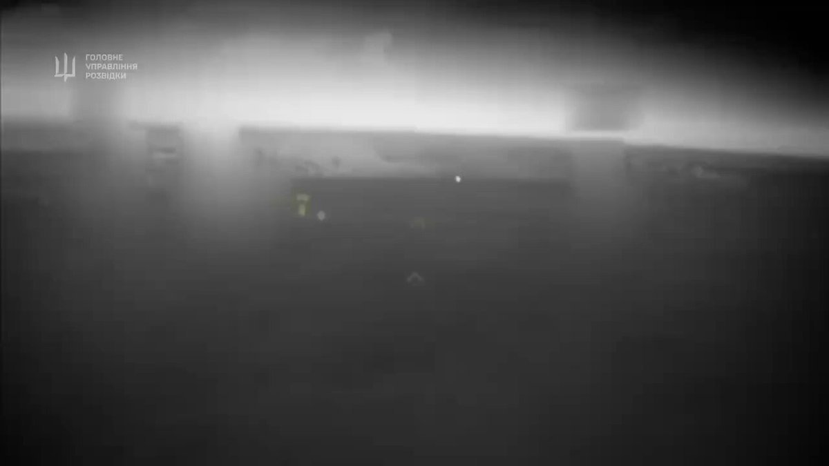 Des chasseurs ukrainiens HUR ont incendié un lanceur et un radar russes S-400 en Crimée occupée.
