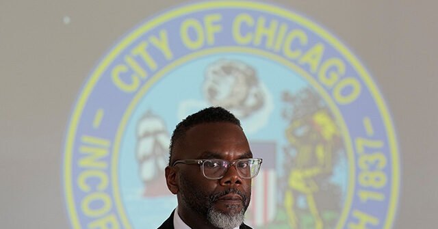Le maire de Chicago signe un décret sur l'achat d'armes à feu