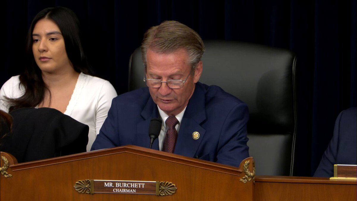 Le président @RepTimBurchett expose la directrice du Musée national d’histoire américaine du Smithsonian…