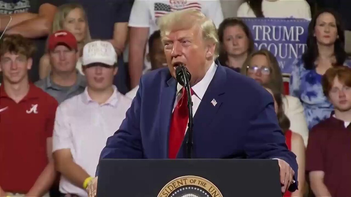 Le président Trump rend hommage à la famille du héros américain déchu, le premier lieutenant Tyler Feehan…