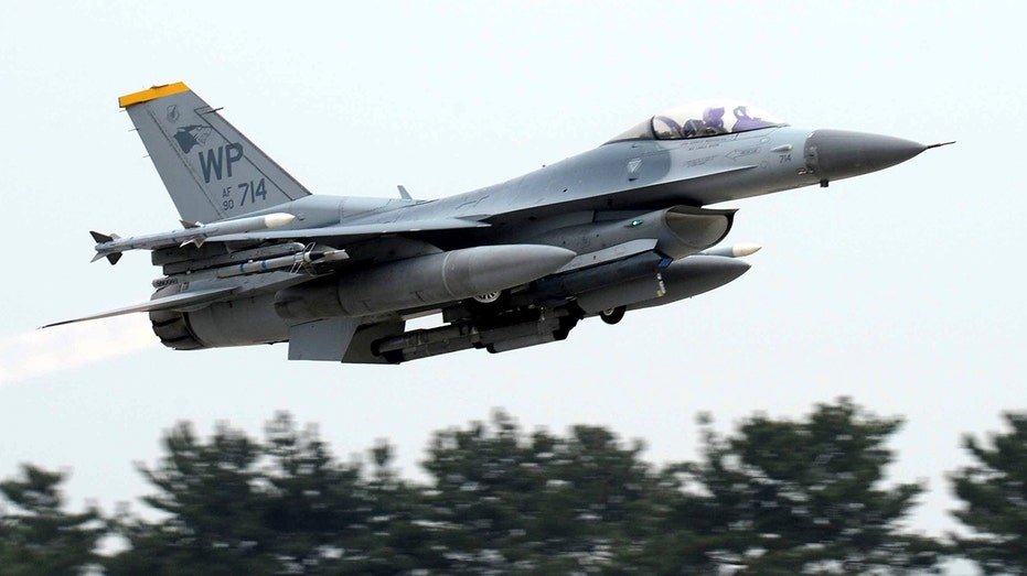 Les F-16 du NORAD interceptent plusieurs avions violant les restrictions de vol temporaires au-dessus du New Jersey
