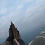 Images remarquables à bord d'un mitrailleur ukrainien Yak-52 sur la banquette arrière abattant des drones…