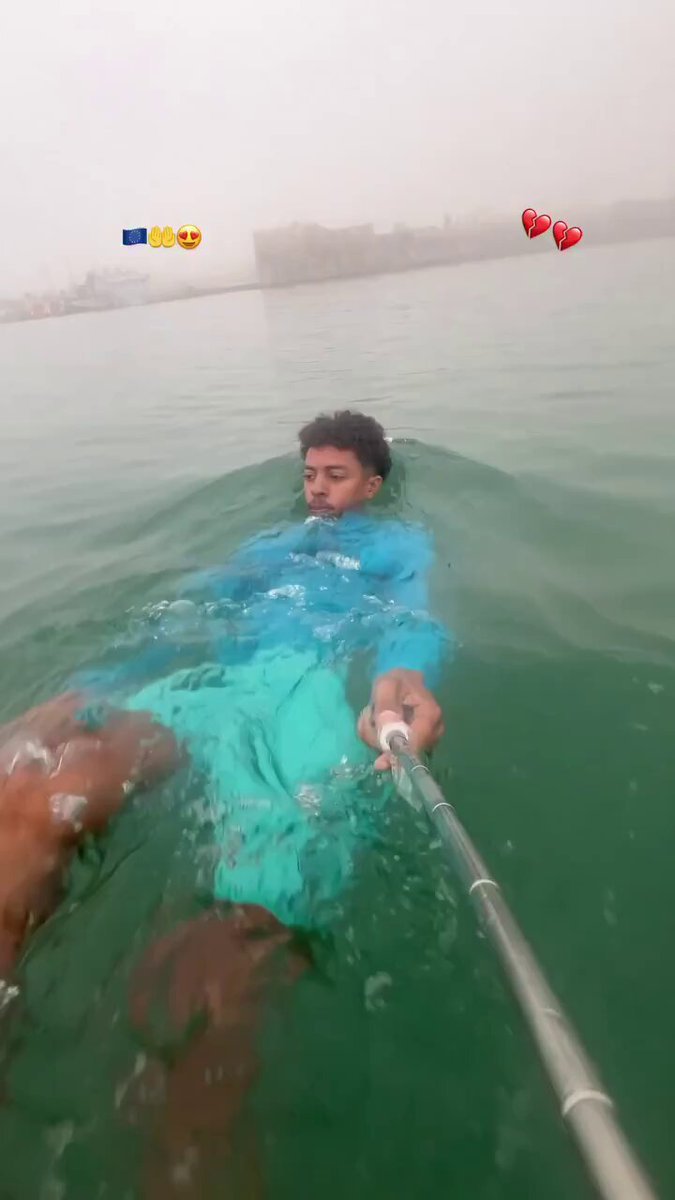 Un migrant marocain a filmé sa nage vers l'enclave espagnole de Ceuta.