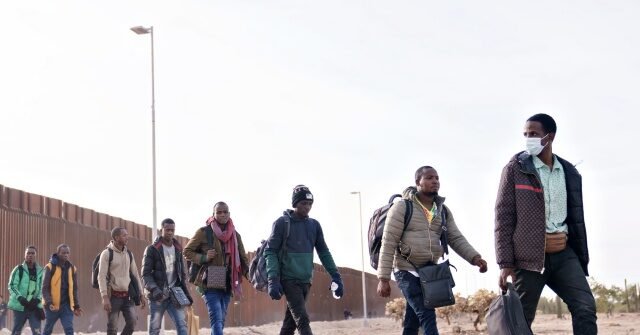 Le DHS va accélérer les décisions en matière d’asile, réduisant ainsi l’arriéré massif laissé par Biden