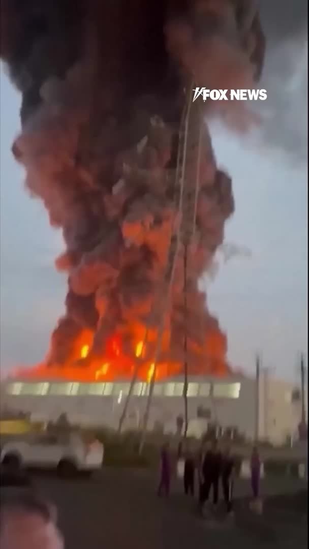 Un incendie massif a ravagé un entrepôt de Wildberries à Nevinnomyssk, en Russie, après ce que les…