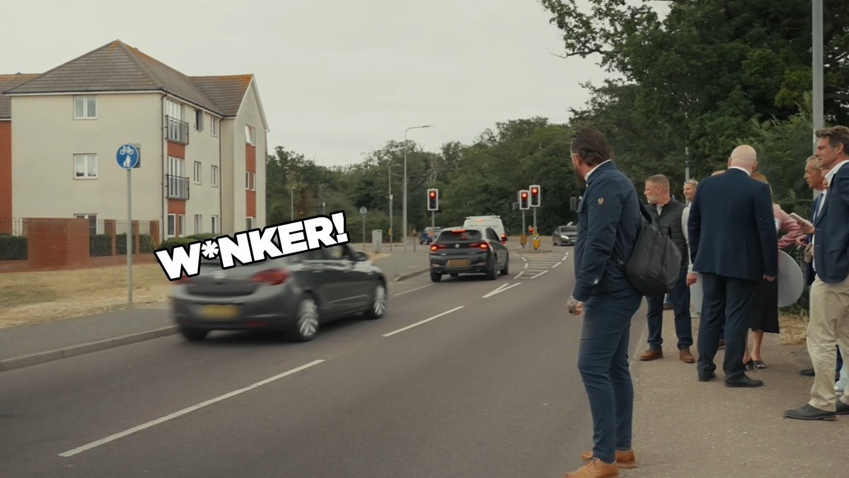 Une femme aperçoit Nigel Farage et décide de lui crier dessus.