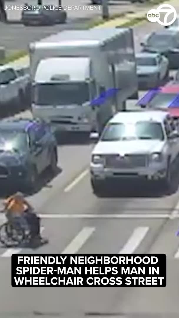 Un conducteur déguisé en Spider-Man s'est arrêté à un carrefour très fréquenté à Jonesboro, dans…