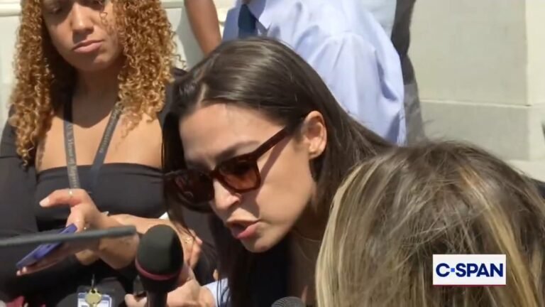 AOC sur les primaires du Michigan : « Quiconque remporte cette primaire, nous le soutenons avec force quoi…