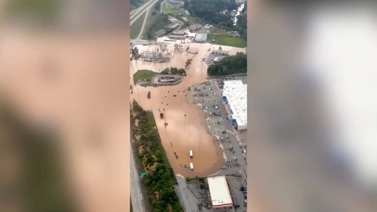 Les eaux de crue ont inondé Buckhannon, en Virginie occidentale, après de fortes pluies, incitant le…