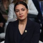 La représentante Alexandria Ocasio-Cortez a déclaré que le sénateur Mitch McConnell devrait démissionner…