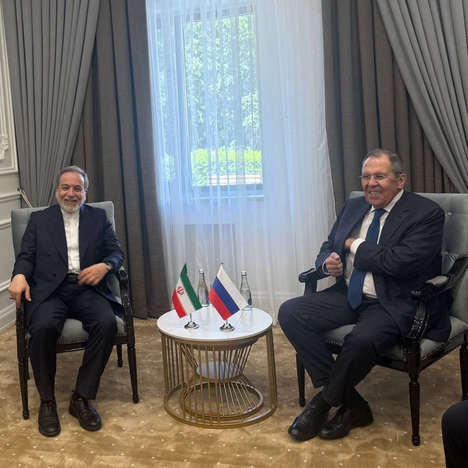 Le ministre des Affaires étrangères du régime islamique iranien, Araghchi, a rencontré le chef du…