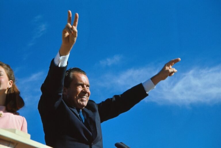 Le Wall Street Journal rapporte que les jeunes conservateurs considèrent Richard Nixon comme une icône.