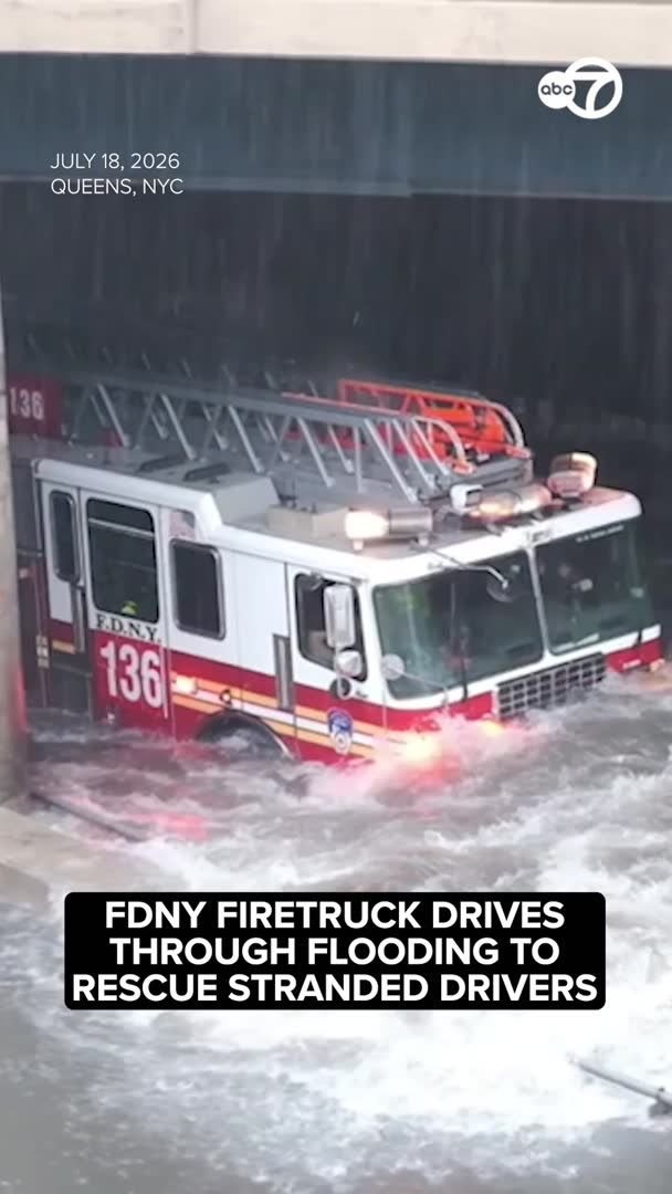 INONDATION INSANE : Un camion de pompiers du Queens a traversé des eaux de crue suffisamment profondes…