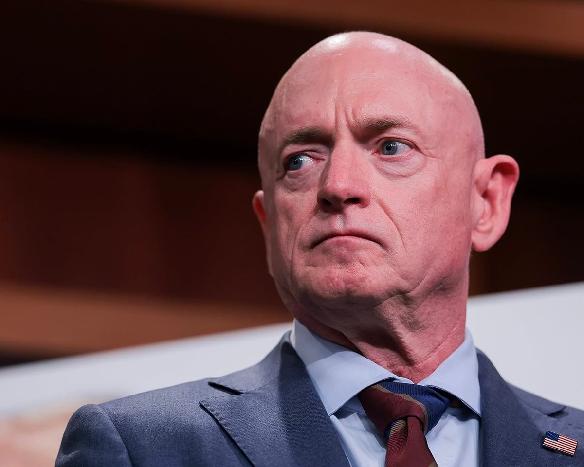 Le sénateur de l'Arizona, Mark Kelly, a amassé près de 25 millions de dollars en comptes de campagne…