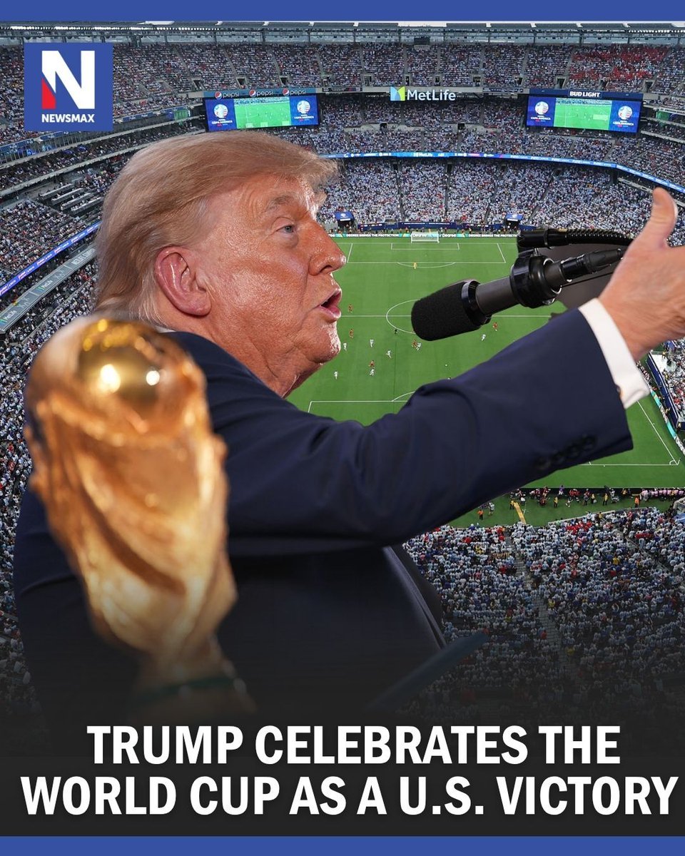 Le président Donald Trump s'apprête à remettre le trophée de la Coupe du monde au vainqueur de la finale…