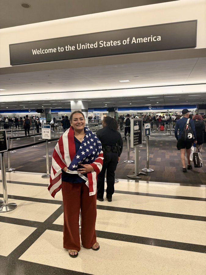 Dena Karari, double citoyenne irano-américaine, est arrivée aux États-Unis après près de 19 mois de…