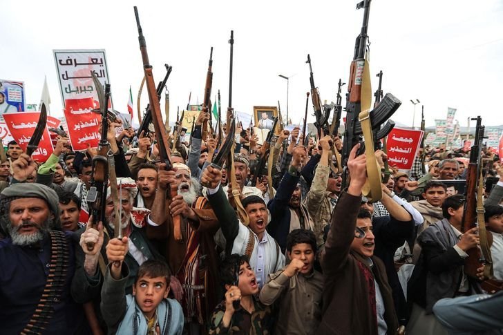 Les Houthis du Yémen, soutenus par l'Iran, ont déclaré un blocus naval contre l'Arabie saoudite, avec…