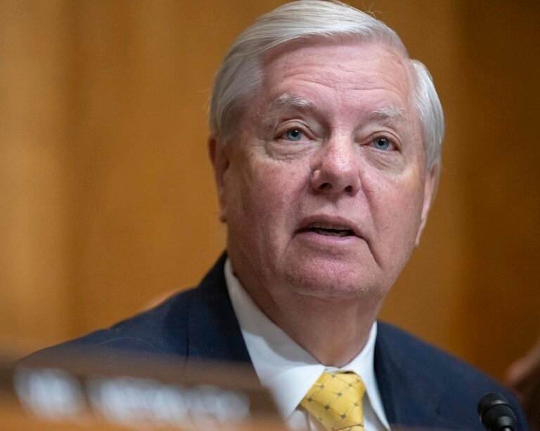 Le regretté sénateur Lindsey Graham reposera en état dans la rotonde du Capitole mardi prochain avant les…
