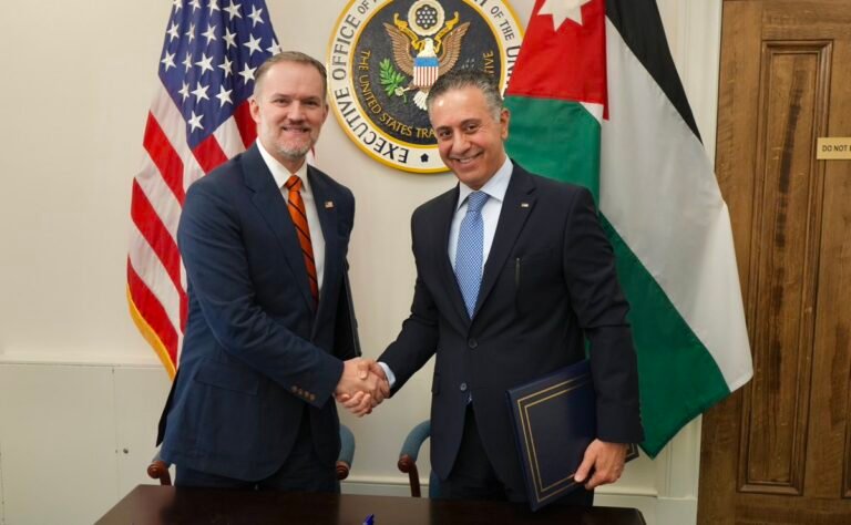 Signature du premier accord commercial réciproque au Moyen-Orient 🖊️ L'ambassadeur Greer s'est joint au…