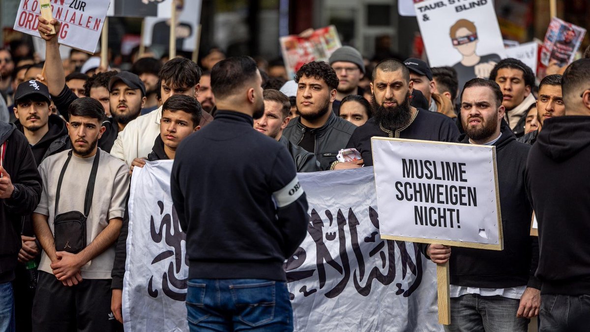 🇩🇪 Un écolier de 16 ans de Hamm, en Allemagne, a été arrêté parce qu'il était soupçonné d'avoir planifié…