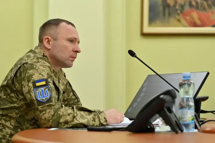 Zelensky annonce qu'il a remplacé Oleksandr Syrskyi par Mykhailo Drapatiy.