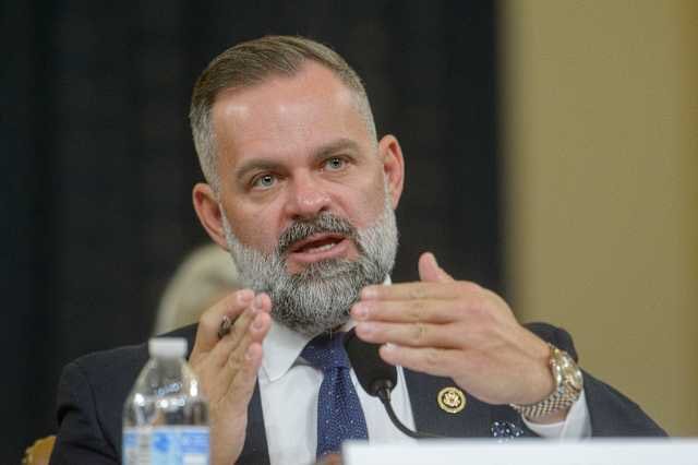 Le ministère de la Justice aurait ouvert une enquête criminelle contre le représentant Cory Mills, selon…