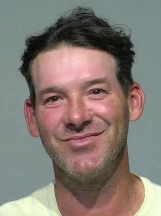 L'ancien quarterback des Cowboys de Dallas et présentateur de la NFL sur CBS, Tony Romo, a été arrêté à…