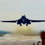 Le bombardier lourd B-1 Lancer de l'USAF « Seek and Destroy » décolle du Royaume-Uni pour frapper l'Iran…