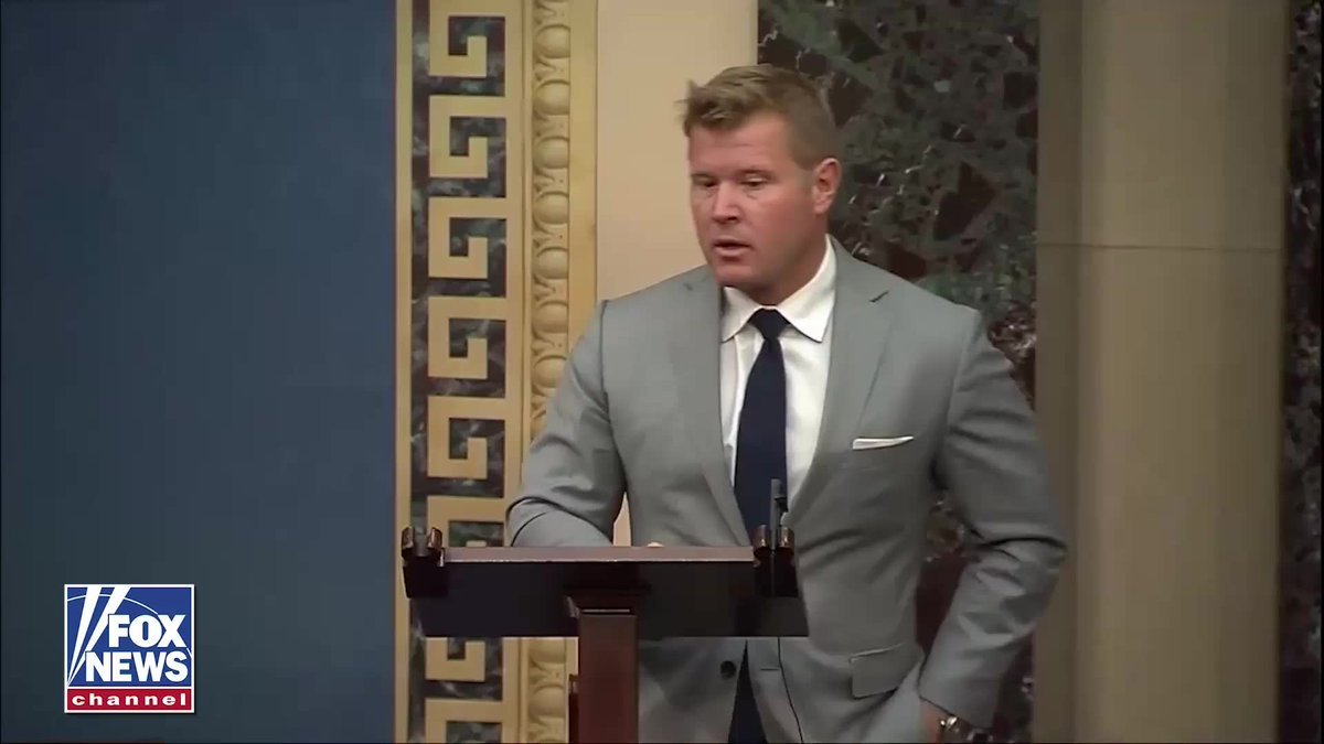 L'ancien sénateur des Navy SEAL, Tim Sheehy, s'étouffe en parlant de son ami décédé tué par une bombe…