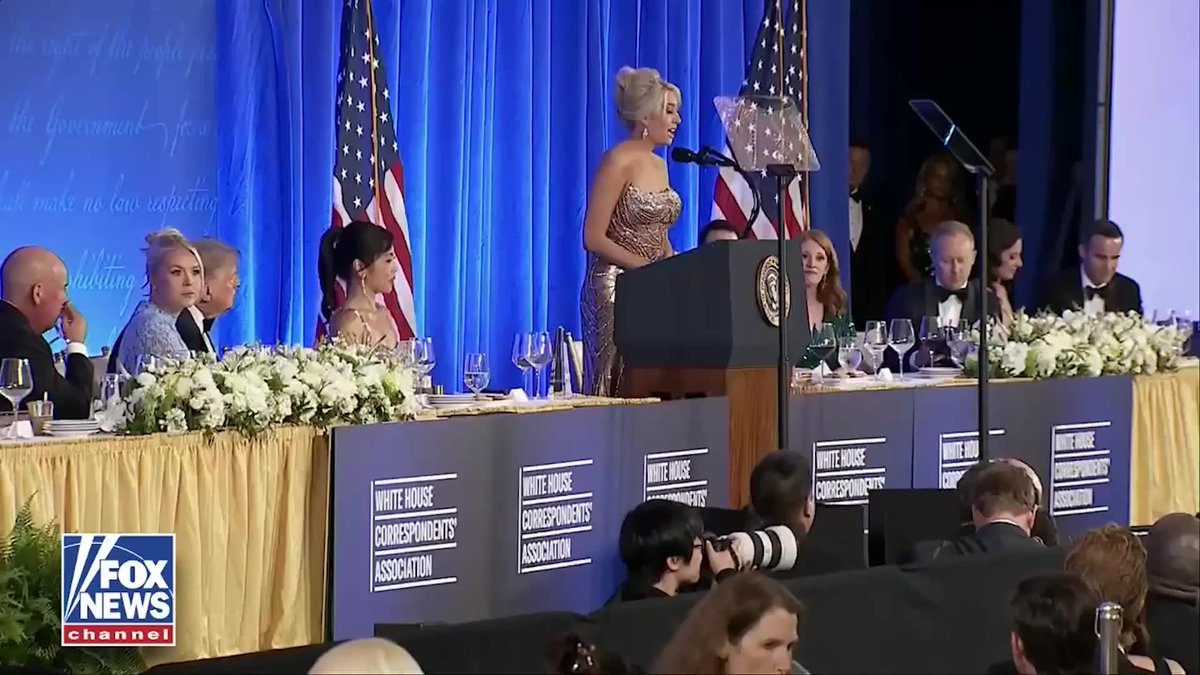 "Et nous sommes reconnaissants que le président Trump soit ici ce soir pour participer à cette tradition…