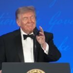 MAINTENANT : Le président Trump donne le coup d'envoi du dîner de la WHCA avec des blagues sur les…