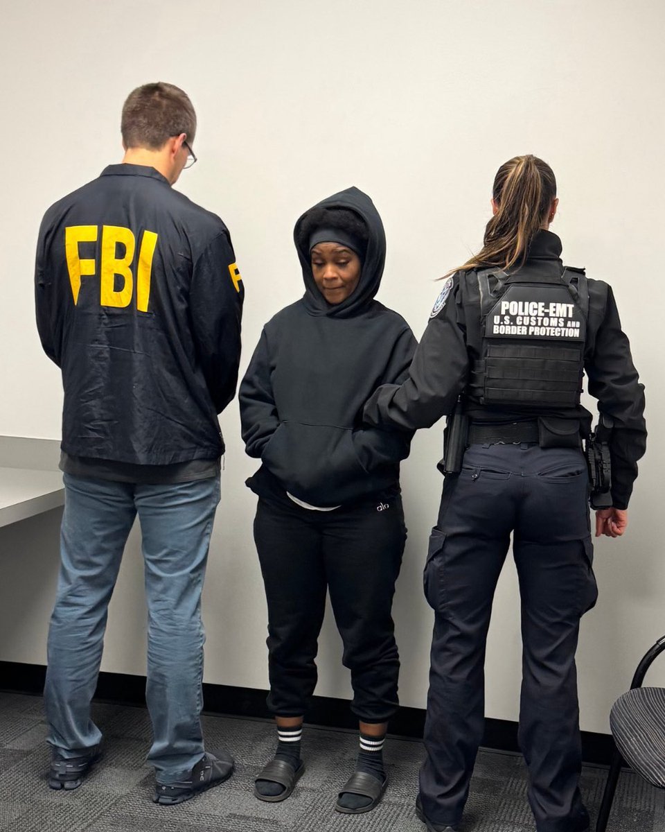 L’une des fugitives présumées pour fraude au COVID-19 les plus recherchées par le FBI, Elaine Angene…