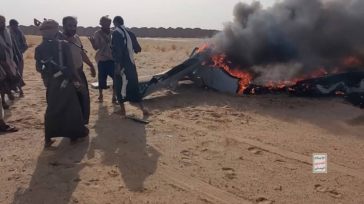 Des images de Fars News montrent un drone saoudien Bayraktar abattu au-dessus de la province d'Al-Jawf au…