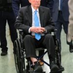 "Fournissez la preuve de votre capacité à servir ou à démissionner." Le gouverneur du Kentucky, Andy…