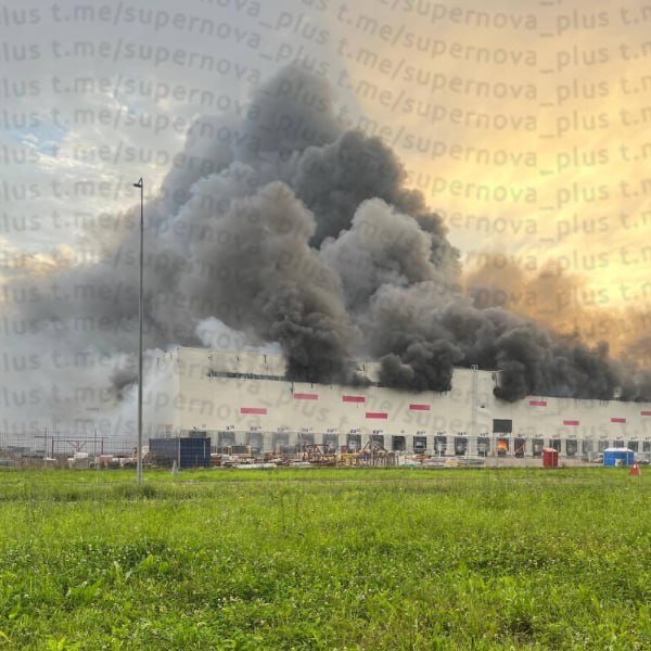 Un autre centre de distribution de commerce électronique russe Wildberries est en feu ce matin après une…