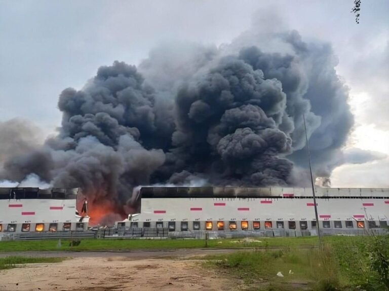 Des drones ukrainiens ont frappé le 10e entrepôt du plus grand marché de Russie, Wildberries, cette fois à…