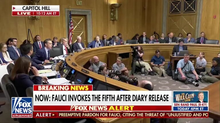 CE QUI SE PASSE MAINTENANT : Le sénateur Josh Hawley reproche au Dr Fauci d'avoir bloqué l'audience du…