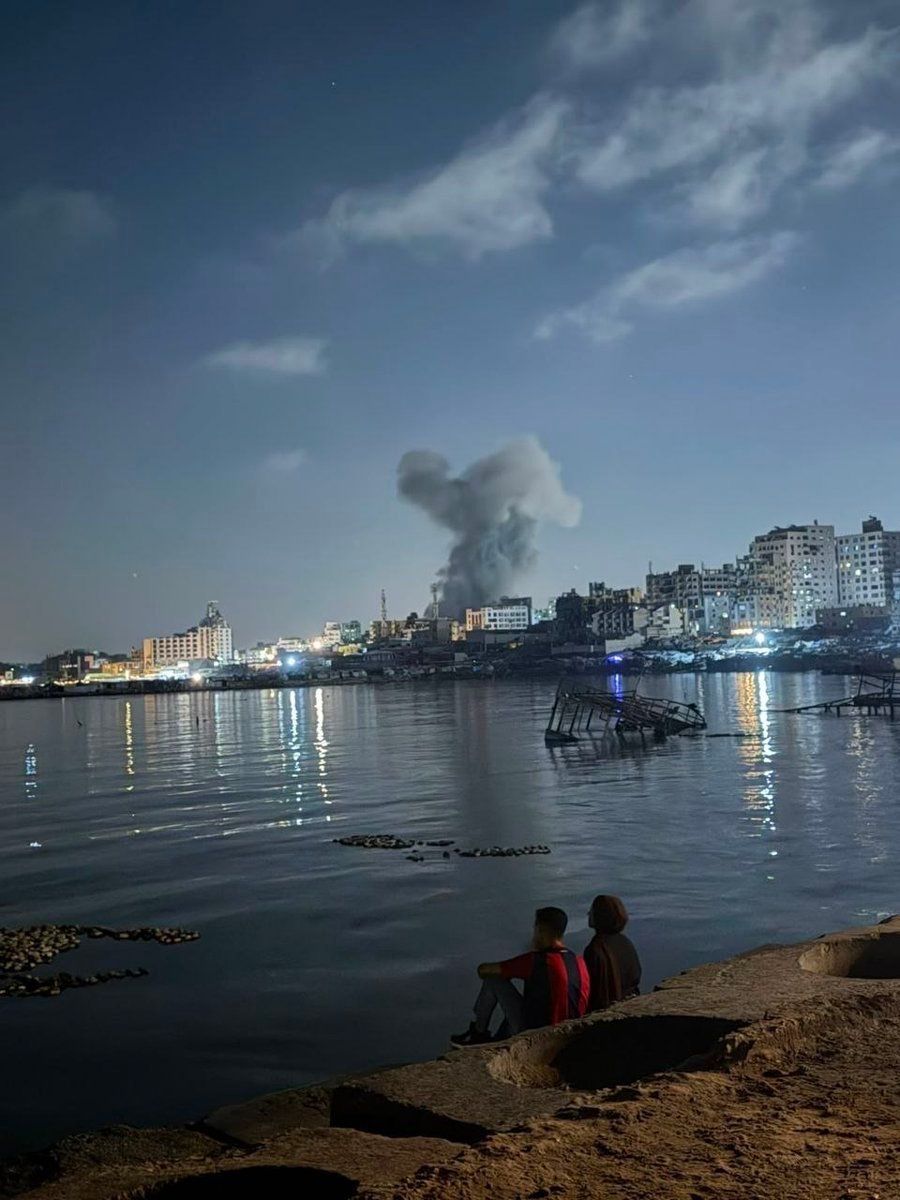 La maison de la famille Shamiya, dans le camp de réfugiés de Shatti, dans la ville de Gaza, a été touchée…