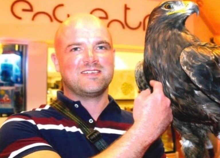 3 hommes arrêtés soupçonnés d'avoir poignardé à mort le Britannique de 44 ans Christopher Bradbury dans…