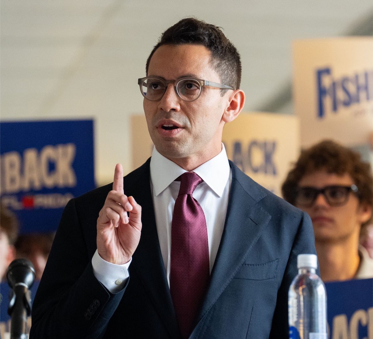 Pete Buttigieg a déclaré que « James Fishback est un extrémiste incroyablement inquiétant » lors du Sommet…