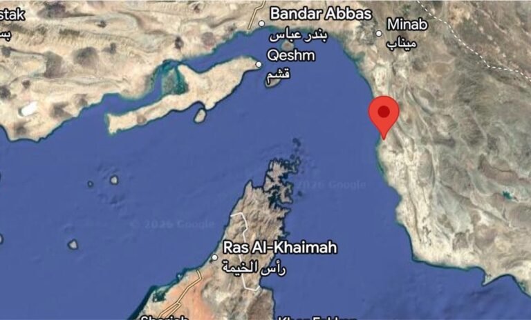 Rapports faisant état d'une frappe aérienne américaine sur le port iranien de Sirik il y a quelques instants.
