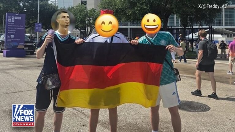 Freddy retourne aux États-Unis. "Freddy", un fan viral allemand de la Coupe du monde, annonce qu'il…