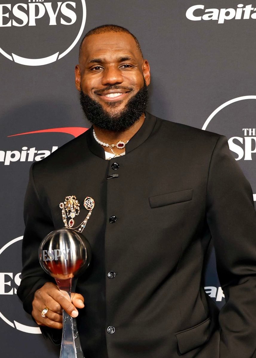 LeBron James et ESPN seraient sur le point de conclure un accord sur une série documentaire inspirée de «…
