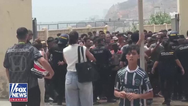 Des milliers de migrants en provenance du Maroc ont afflué par la frontière du pays avec l'Espagne et vers…