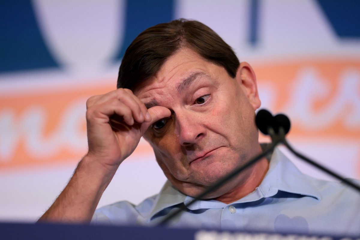 Troy Jackson recule après que des informations ont révélé qu'il avait eu deux enfants avec son cousin germain.