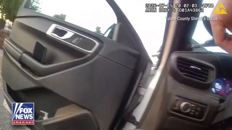 La vidéo Bodycam capture les retrouvailles émotionnelles entre un chien disparu et sa famille après près…