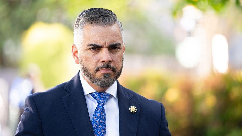 Un républicain vulnérable remporte la primaire du GOP dans le district de l'Arizona. Les démocrates visent à passer au bleu