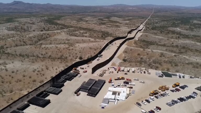 📹 @nypost : Expansion massive du mur frontalier en cours alors que les routes et les barrières secondaires…