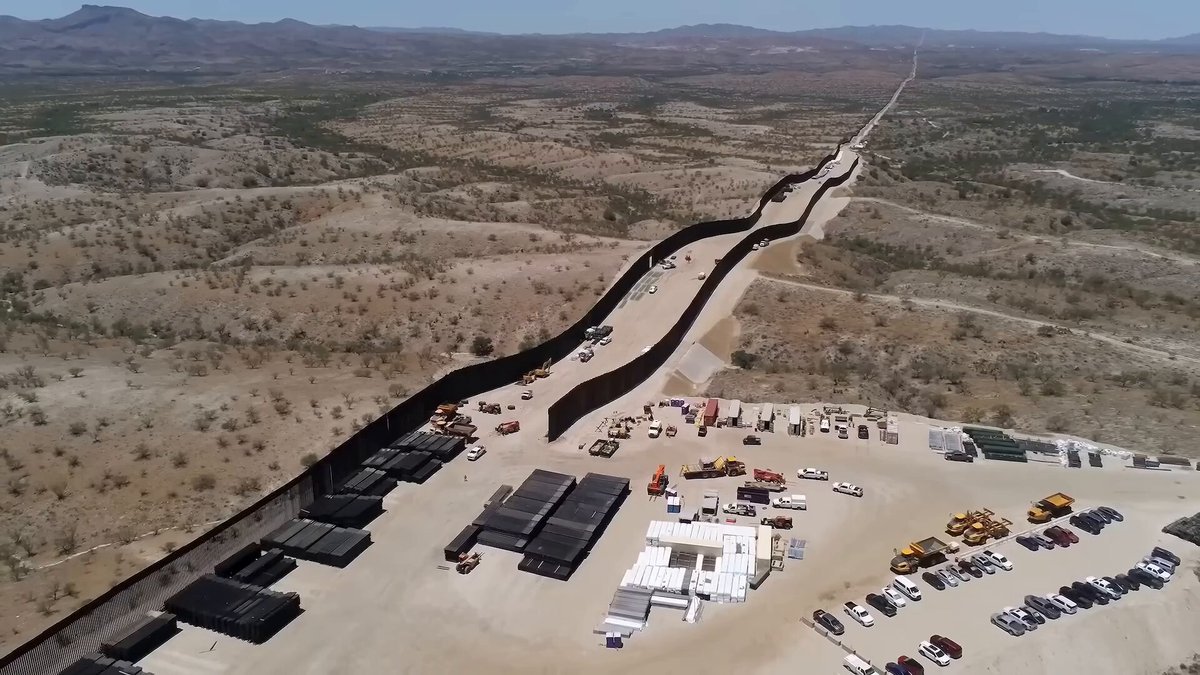 📹 @nypost : Expansion massive du mur frontalier en cours alors que les routes et les barrières secondaires…