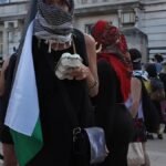 Un affrontement violent et intense éclate lors d'une manifestation stéréotypée pro-palestinienne au…